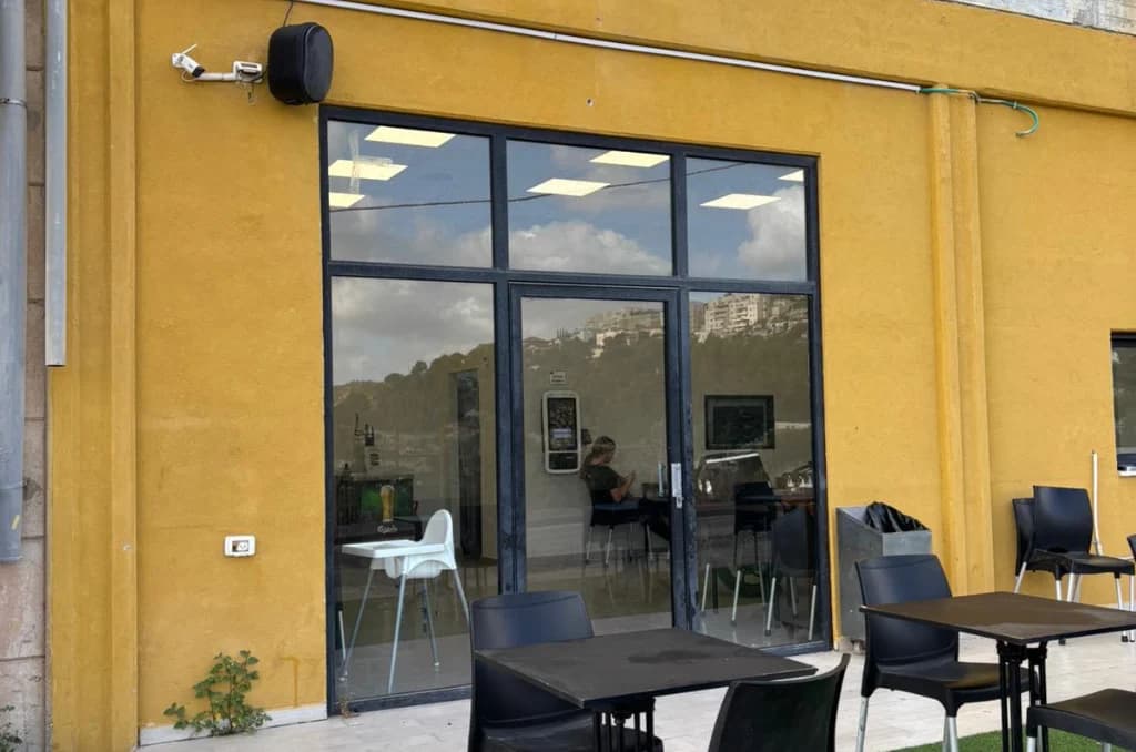 כניסה של המסעדה